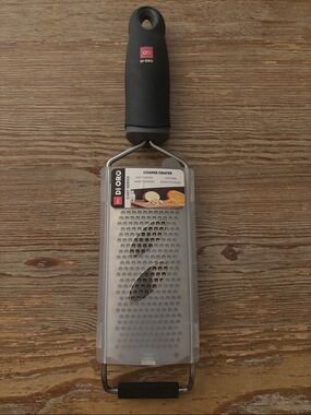 Di Oro Coarse Grater - Black Handle, Silver Grating Surface - Chef Series